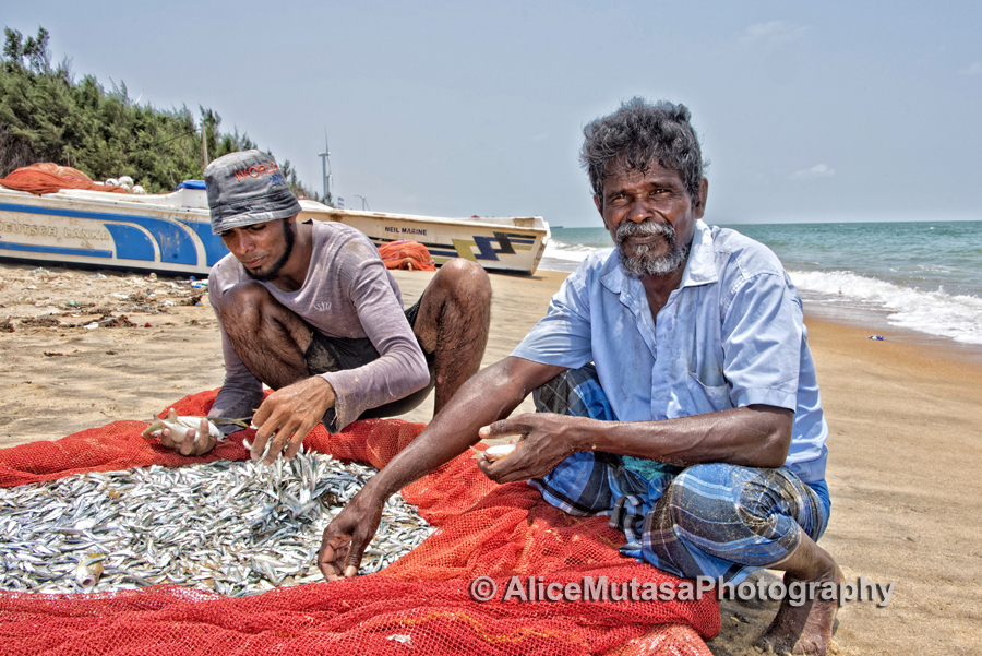 Kanden & Sanden; Fishermen near Dolphin Beach, Kalpitiya