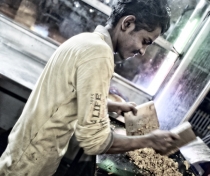Askal making Kottu in Dambulla (delicious traditional Sri Lankan dish)