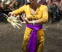 Marrianne, dancing the Dewa Ayu ('Kriss') trance spirit possession ritual