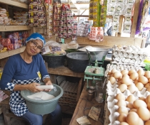 Hadjah Rhatma; Sayan Sayang market, Lombok