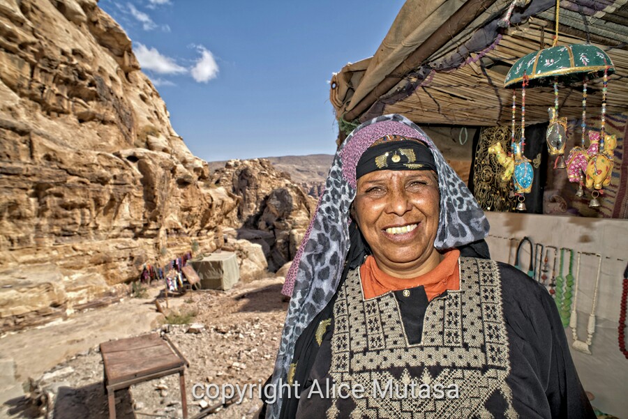 Mariam - lovely bedouin woman selling souvenirs