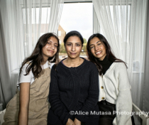 Jamilah (L), Farhana (R) with their mother
