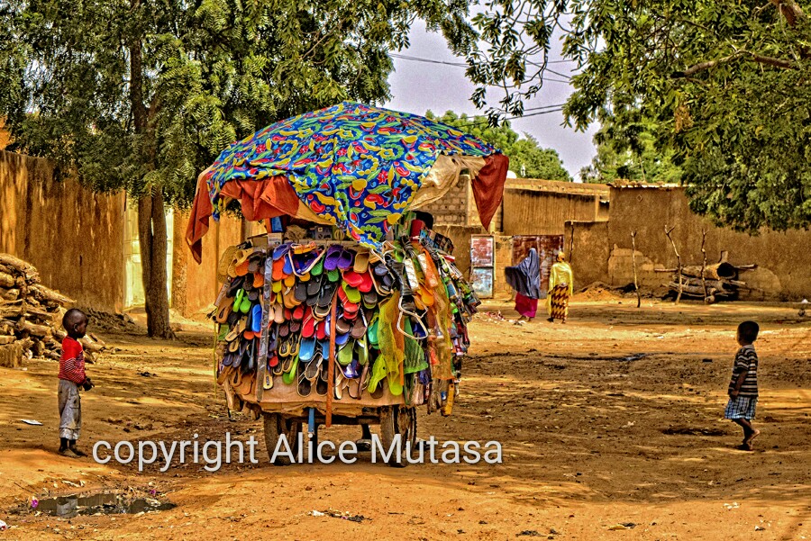 Marchand ambulant / travelling salesman in Niamey