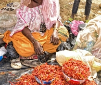 Biba - marchande de piment / Biba - chili seller, Boubon market