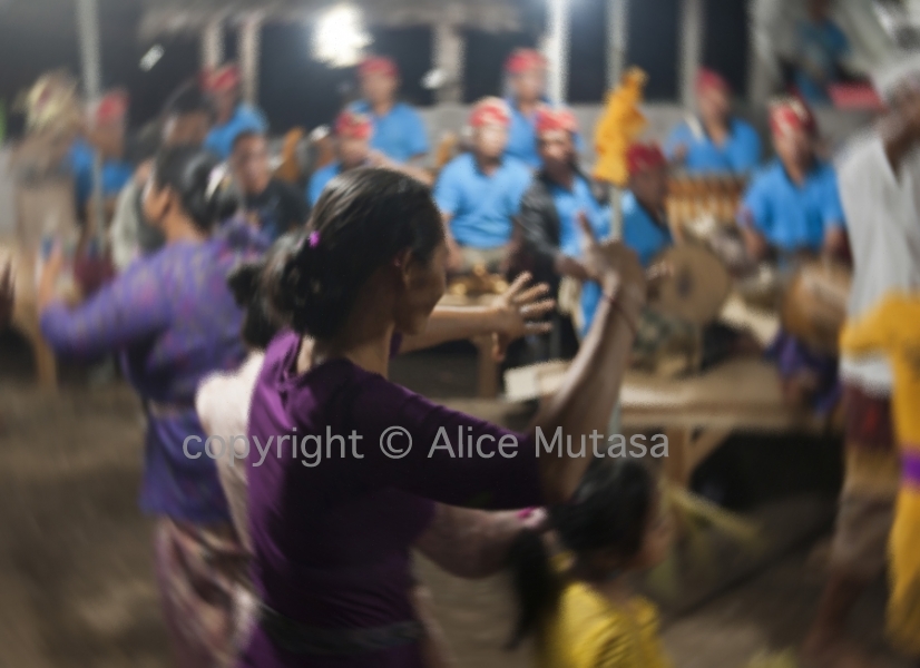 Dewa Ayu ('Kriss') trance dance: family shrine ceremony, Sumerkima village