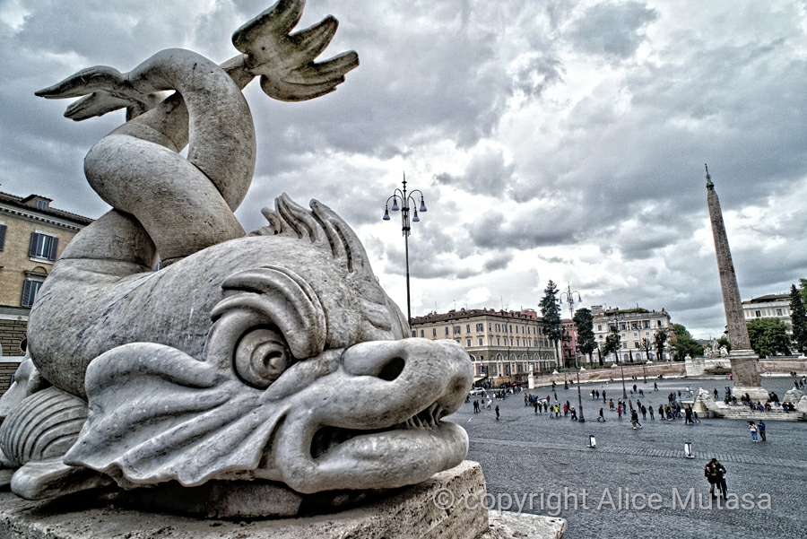 Statues above Piazza del Popolo