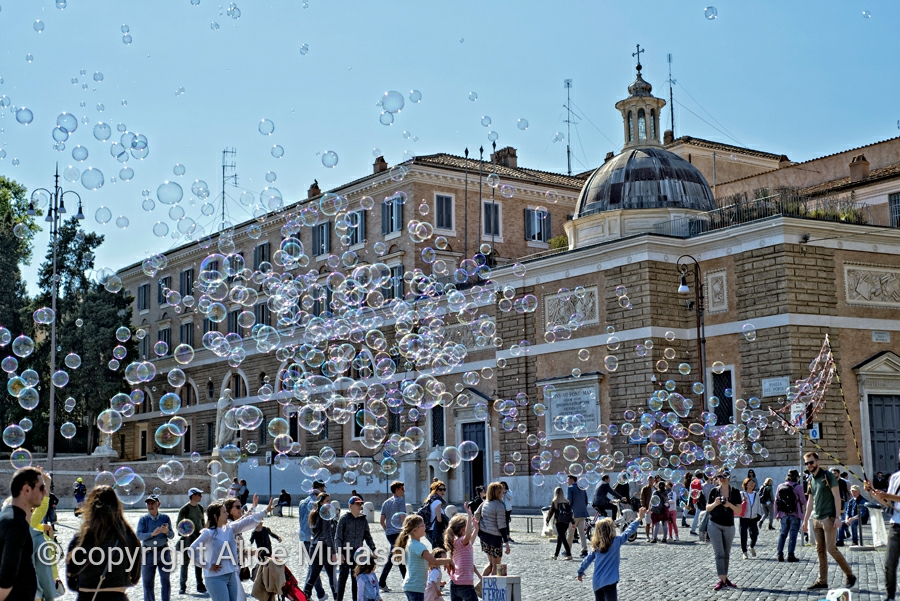 Bubbles in Piazza del Popolo