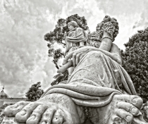 Statues above Piazza del Popolo