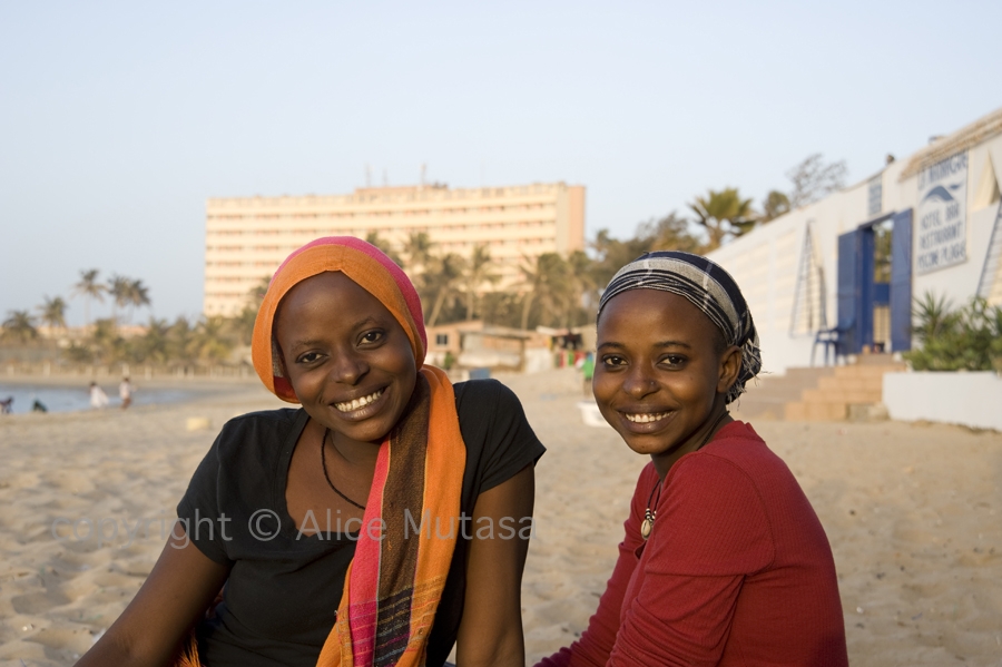 Hassanatou & Housseynatou; Plage N'Gor, Dakar