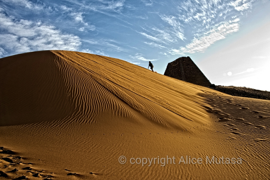 Sand dunes & pyramid - Meroë
