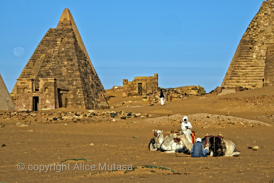 Meroë - with post-full moon behind the pyramids