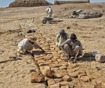 Workmen building a path at El Kurru