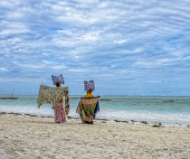 Sarong sellers, Paje beach