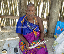 Namay - lovely Maasai jewellery maker, Michamvi Kae